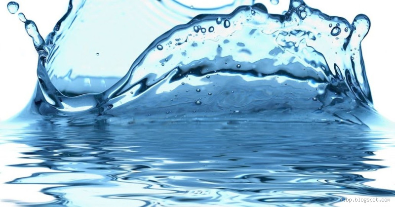 لماذا الماء ليس لديها لون؟ اكتشف الحقيقة وراء هذه الظاهرة