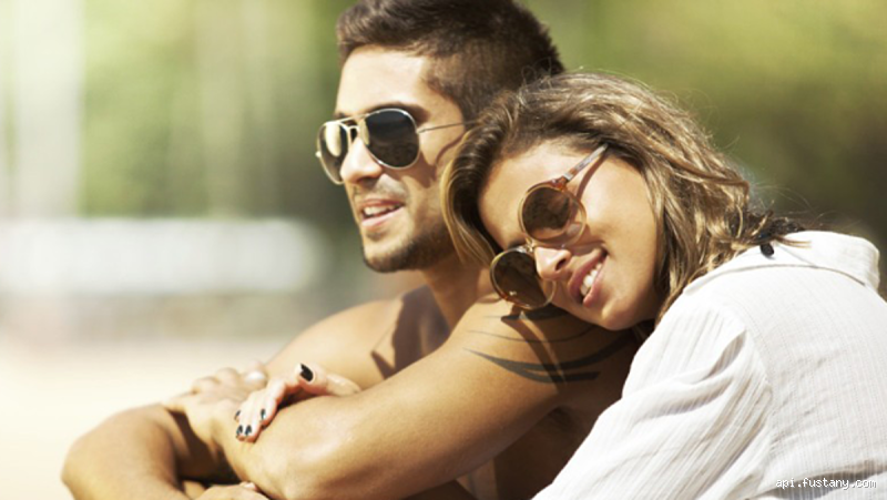 كيف اجعل الرجل يتمني ان يلمسني؟ نصائح وطرق فعالة