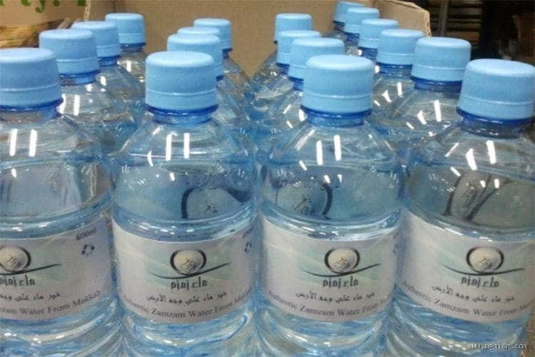 هل يجوز تسخين ماء زمزم؟ حقيقة وتفاصيل مهمة يجب معرفتها