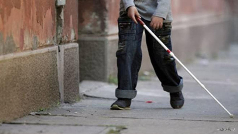 كيف اتعامل مع الضرير؟ نصائح للتعامل مع الأشخاص ذوي الإعاقة البصرية