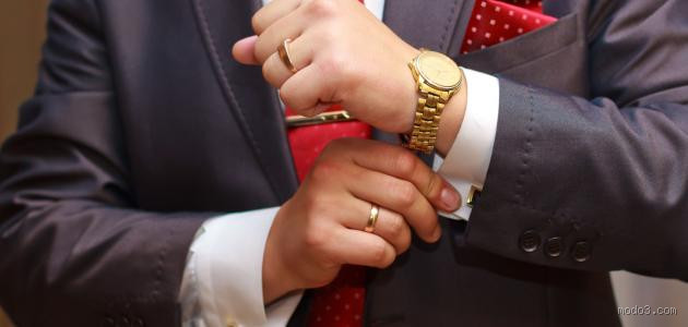 ماذا يحدث للرجل عندما يلبس الذهب؟