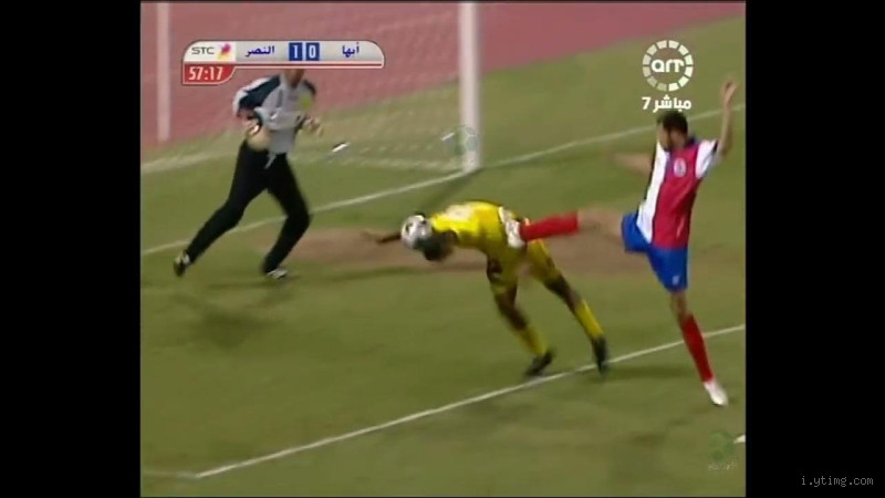 هل لمسة اليد ضربة حرة مباشرة؟