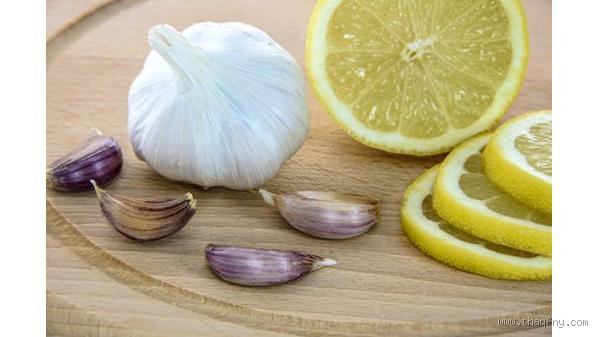 ماذا يفعل الليمون والثوم على الريق؟ اكتشف الفوائد المدهشة!